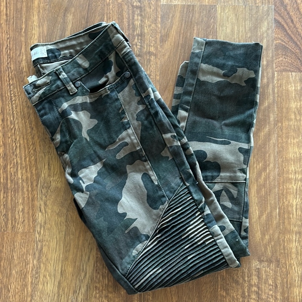 Altar’d state camo pants